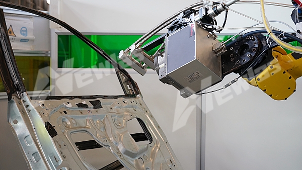 激光飞行焊接系统在汽车车门的应用