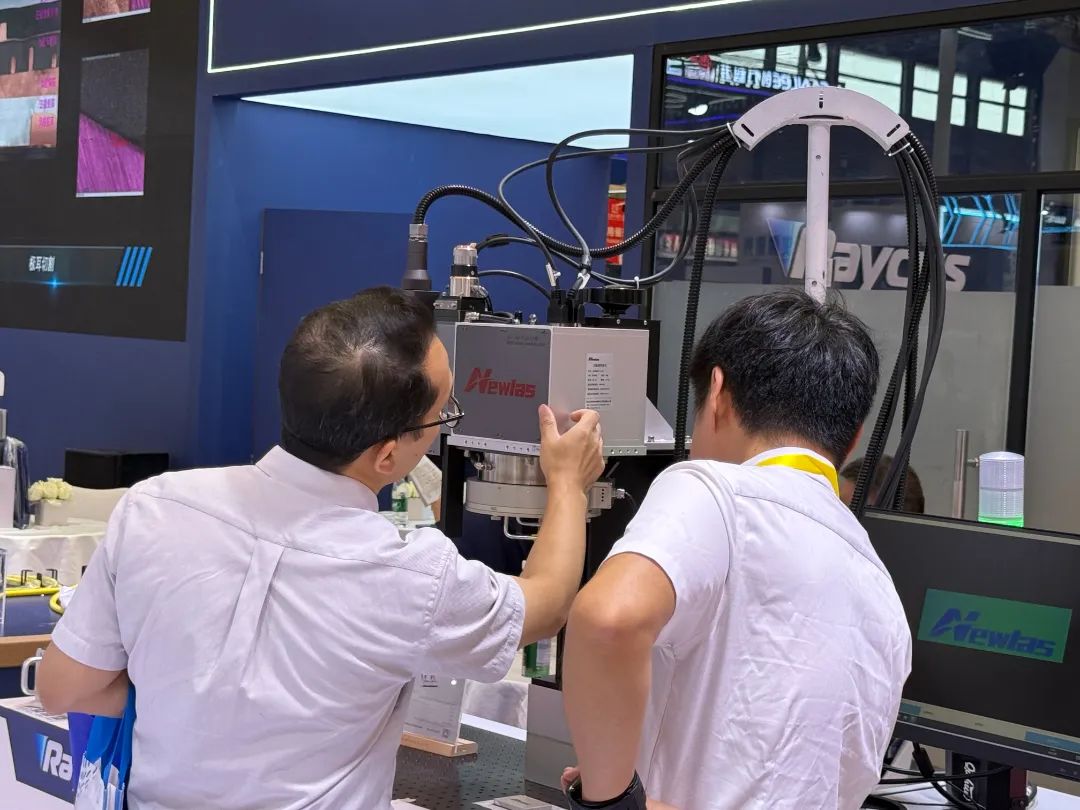 埃森焊接展首日直击：公赌船JCJC710三大创新产品亮相锐科激光展台