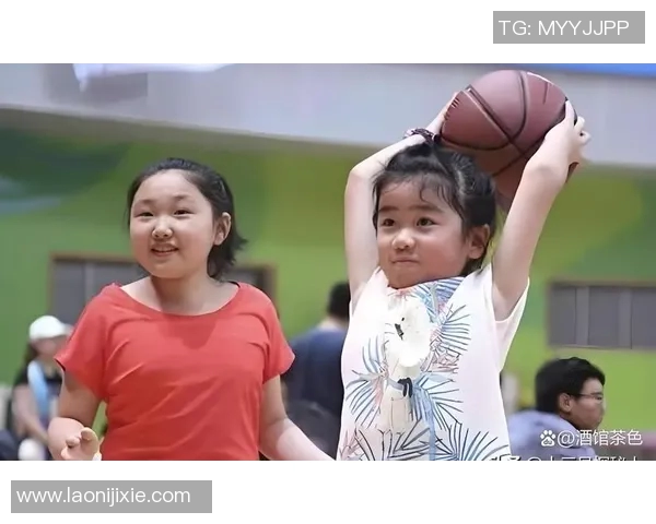 姚明女儿就读学校引发关注家长们纷纷讨论教育理念与培养方向