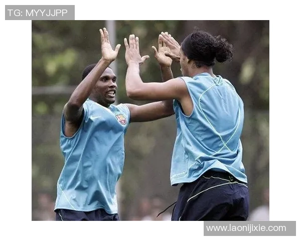 巴里-布朗与队友展开激烈训练备战新赛季 巴里-布朗与队友展开激烈训练备战新赛季